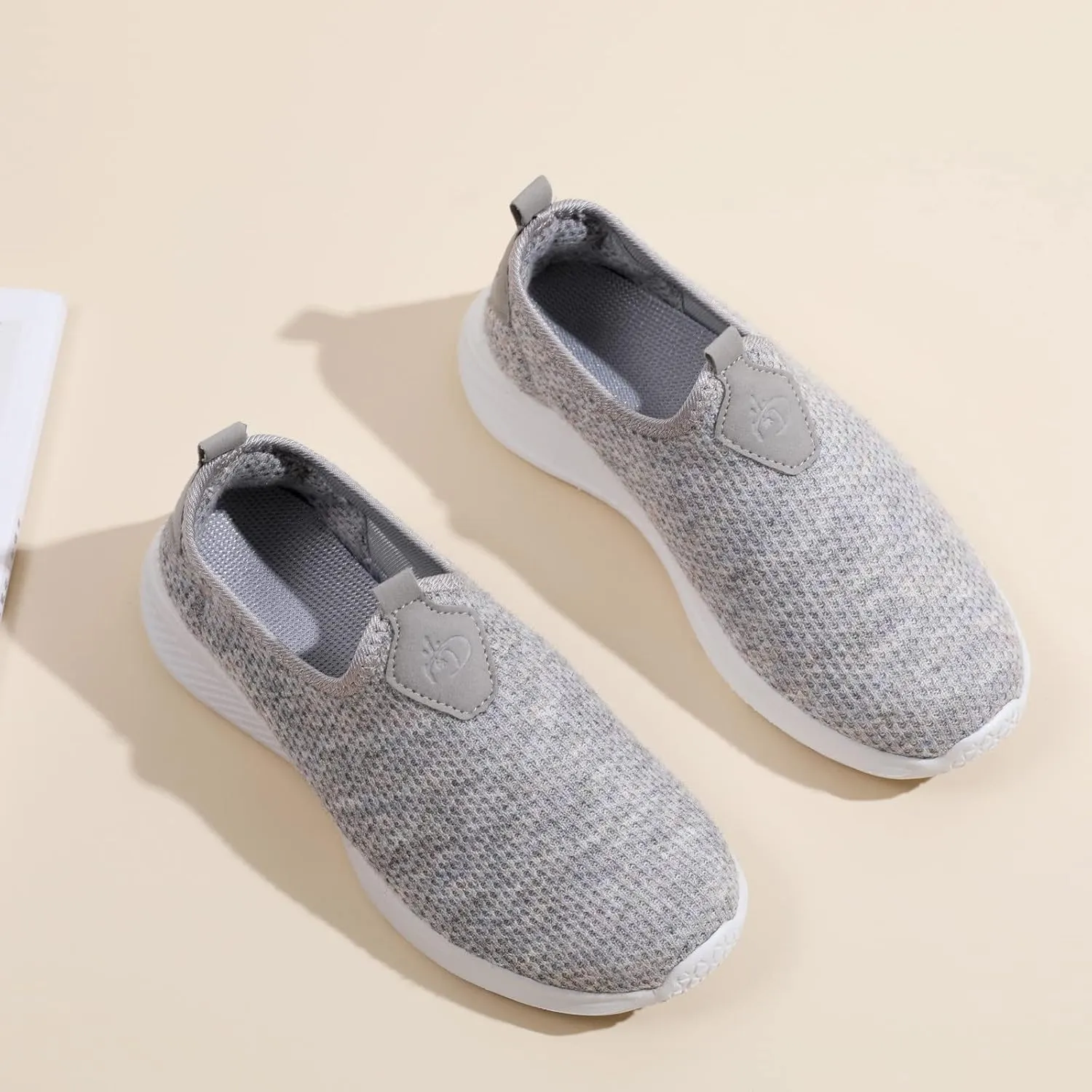 Women Lightweight Slip On Sneakers Casual Walking Shoes Comfortable Canvas Flats Non Slip Elastic Loafers