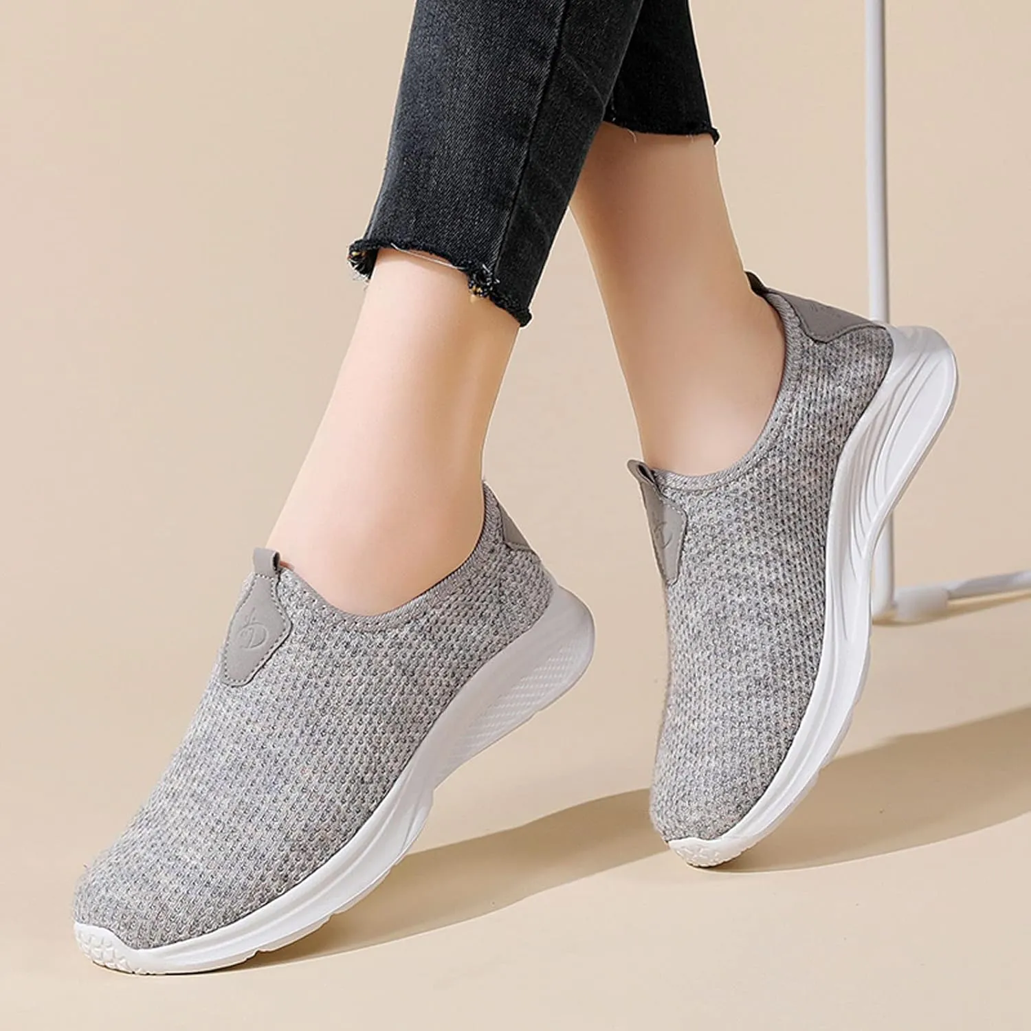 Women Lightweight Slip On Sneakers Casual Walking Shoes Comfortable Canvas Flats Non Slip Elastic Loafers